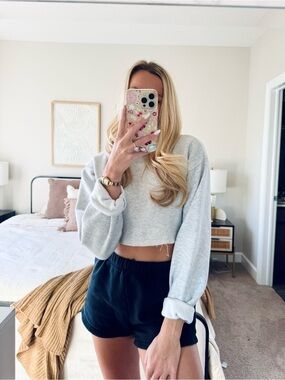 PrettyLittleThing Gray Cropped Crew Neck Sweatshirt